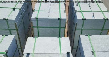 阳江 芝麻白花岗岩5公分地铺石 花岗岩厂家工厂装车日常