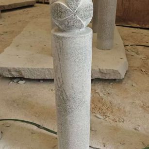 阳江 芝麻白花岗岩石材挡车石柱、停车柱、圆柱挡车柱、方柱挡车柱等