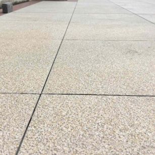 阳江 黄金麻花岗岩石板材荔枝面地面铺装效果