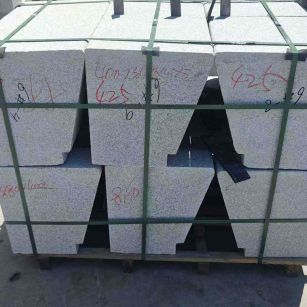 阳江 芝麻白异形坐凳，石凳