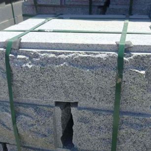 阳江 芝麻白花岗岩自然面成品