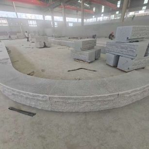 阳江 芝麻白异形坐凳，自然面光面弧形加工