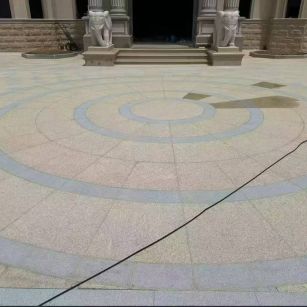 阳江 黄金麻芝麻灰花岗岩石材地铺拼接效果