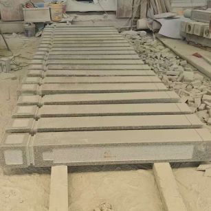 阳江 芝麻白异形加工雕刻-栏杆大柱，方柱