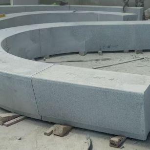 阳江 芝麻白花岗岩光面弧形坐凳