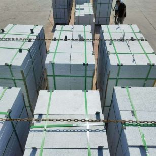 阳江 芝麻白花岗岩5公分地铺石 花岗岩厂家工厂装车日常