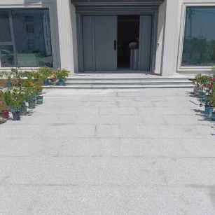 阳江 芝麻白花岗岩地铺石地面铺装