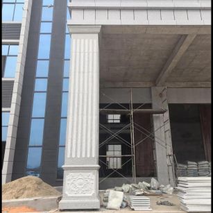 阳江 芝麻白光面花岗岩门楼大柱（罗马柱）配雕花底座