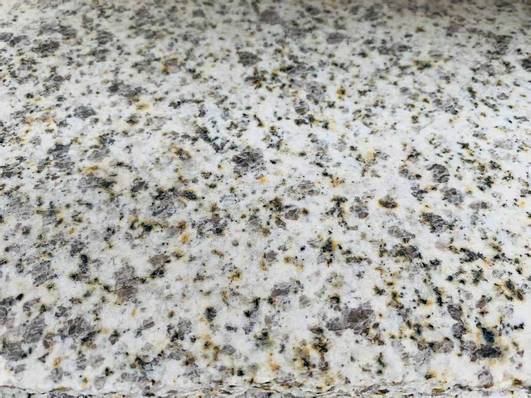 阳江 黄金麻花岗岩石材浅黄光面