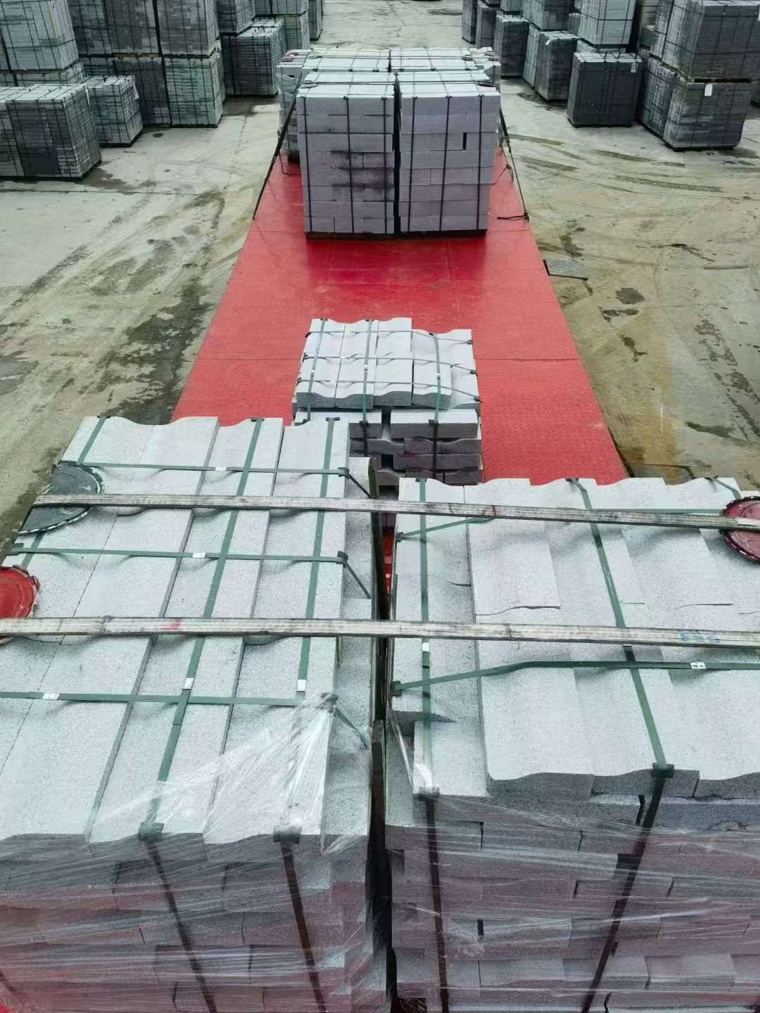 阳江 芝麻白仿形加直形路沿石出货日常