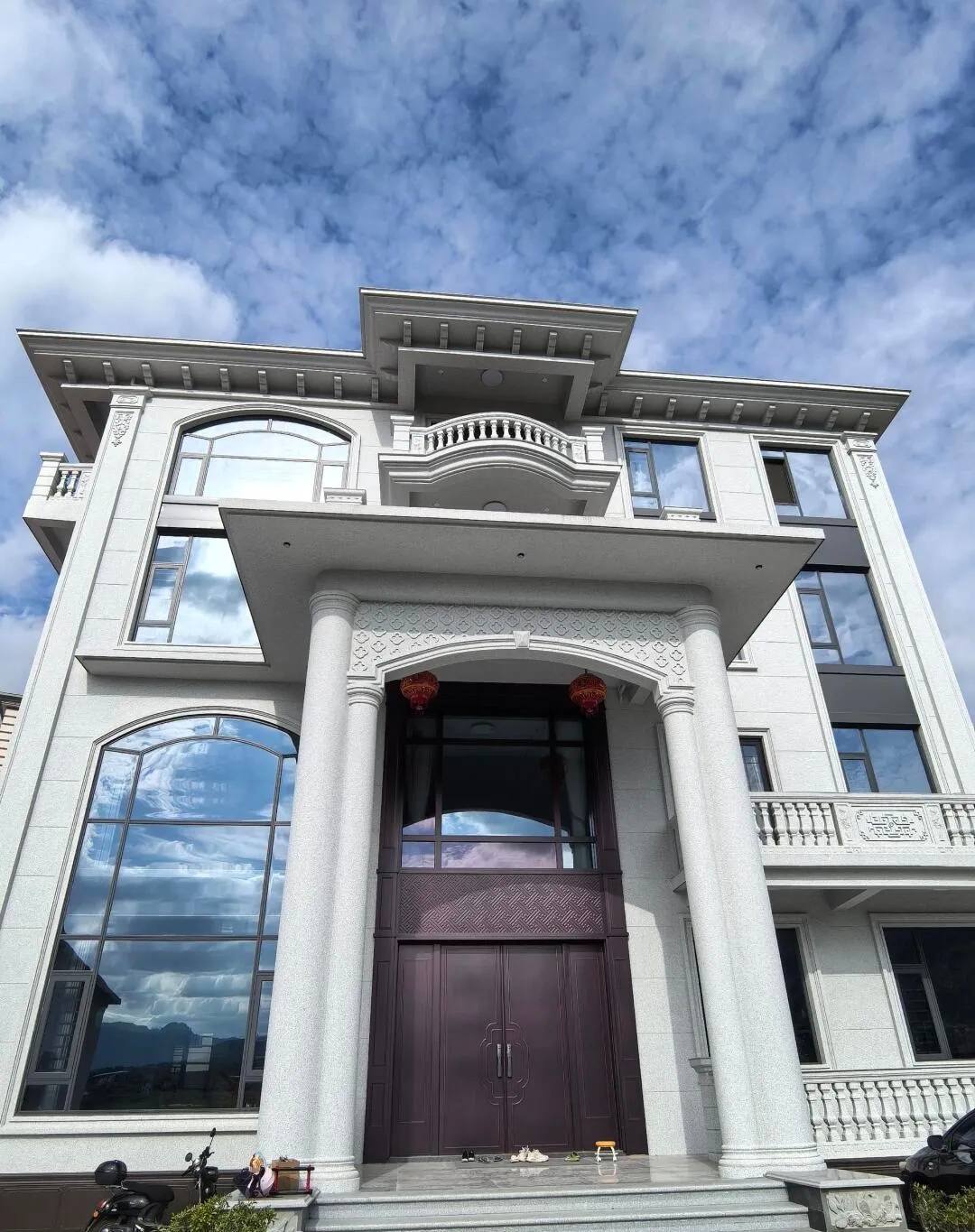 阳江白麻别墅外墙干挂石材效果示例