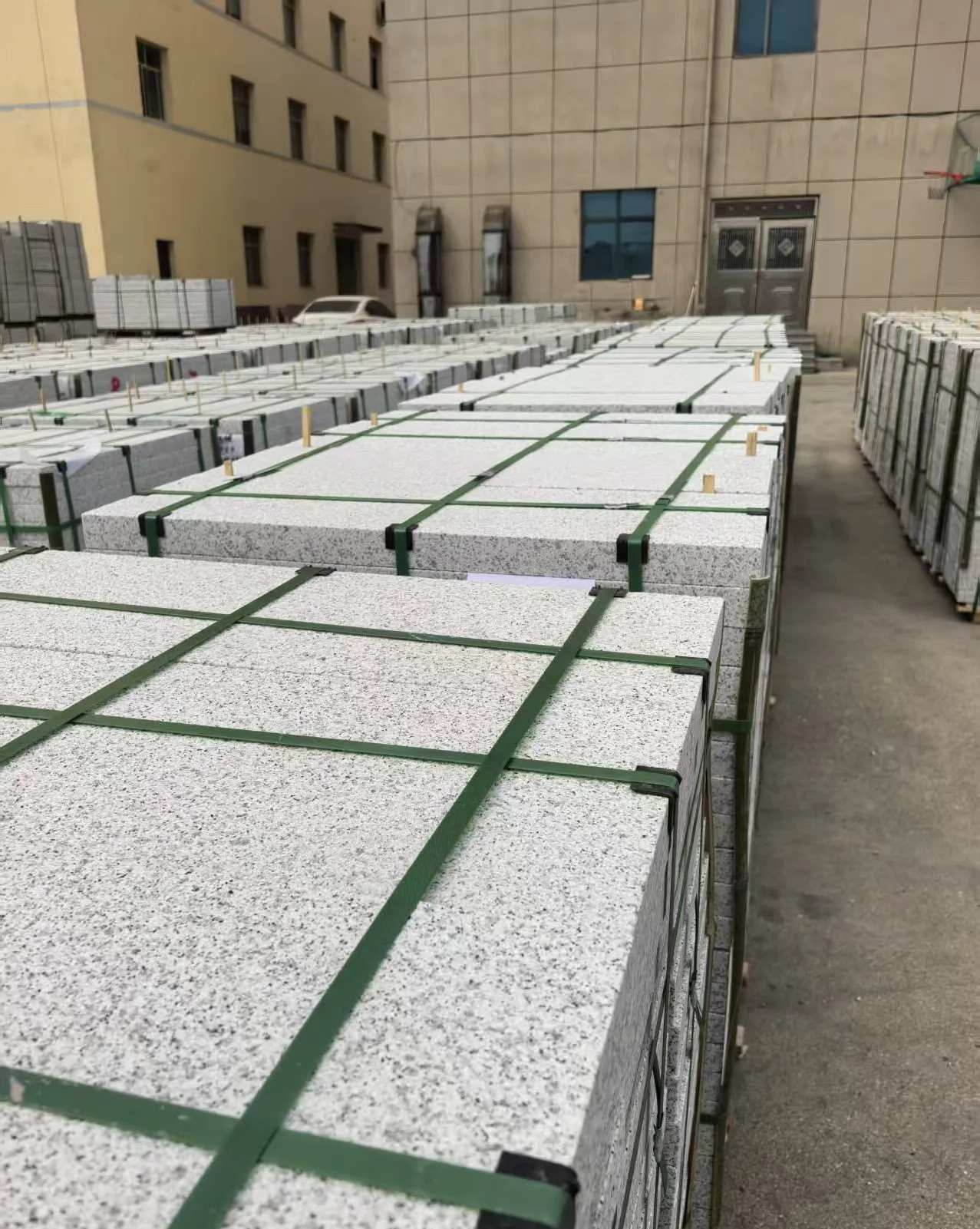 阳江 白麻花岗岩5.0公分荔枝面地铺石