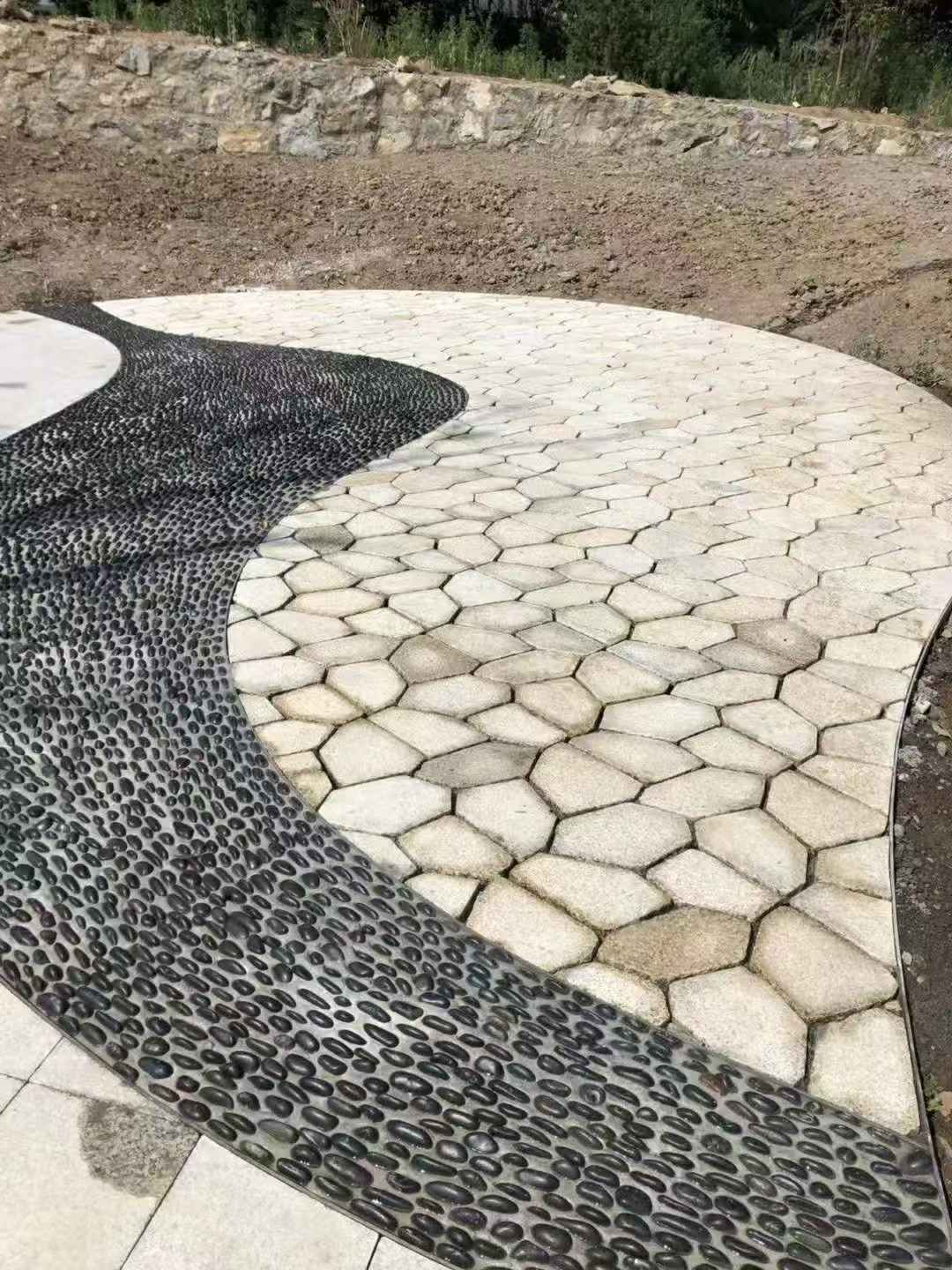 阳江 黄金麻冰裂纹地铺石工地铺装案例