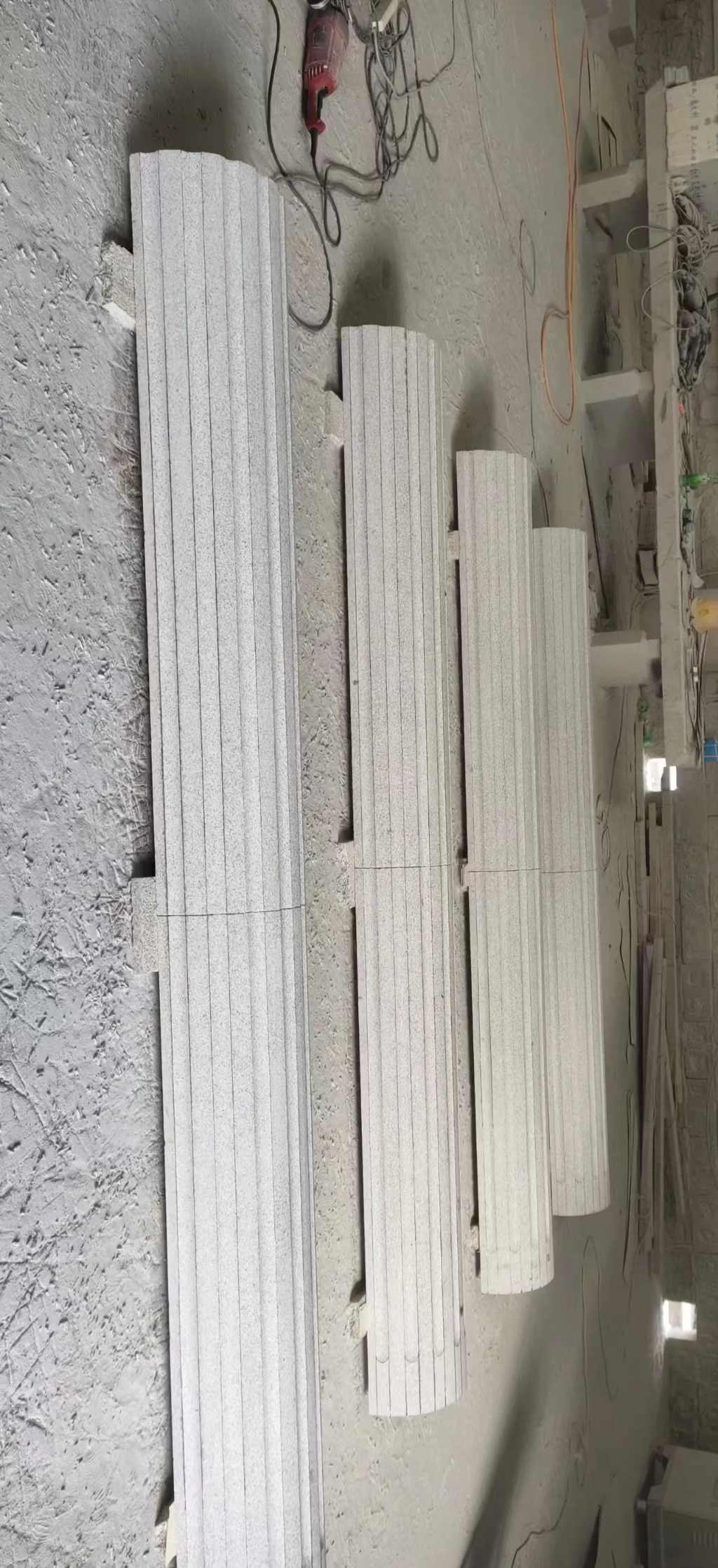 阳江 花岗岩厂家带你看白麻花岗岩门楼大柱柱皮