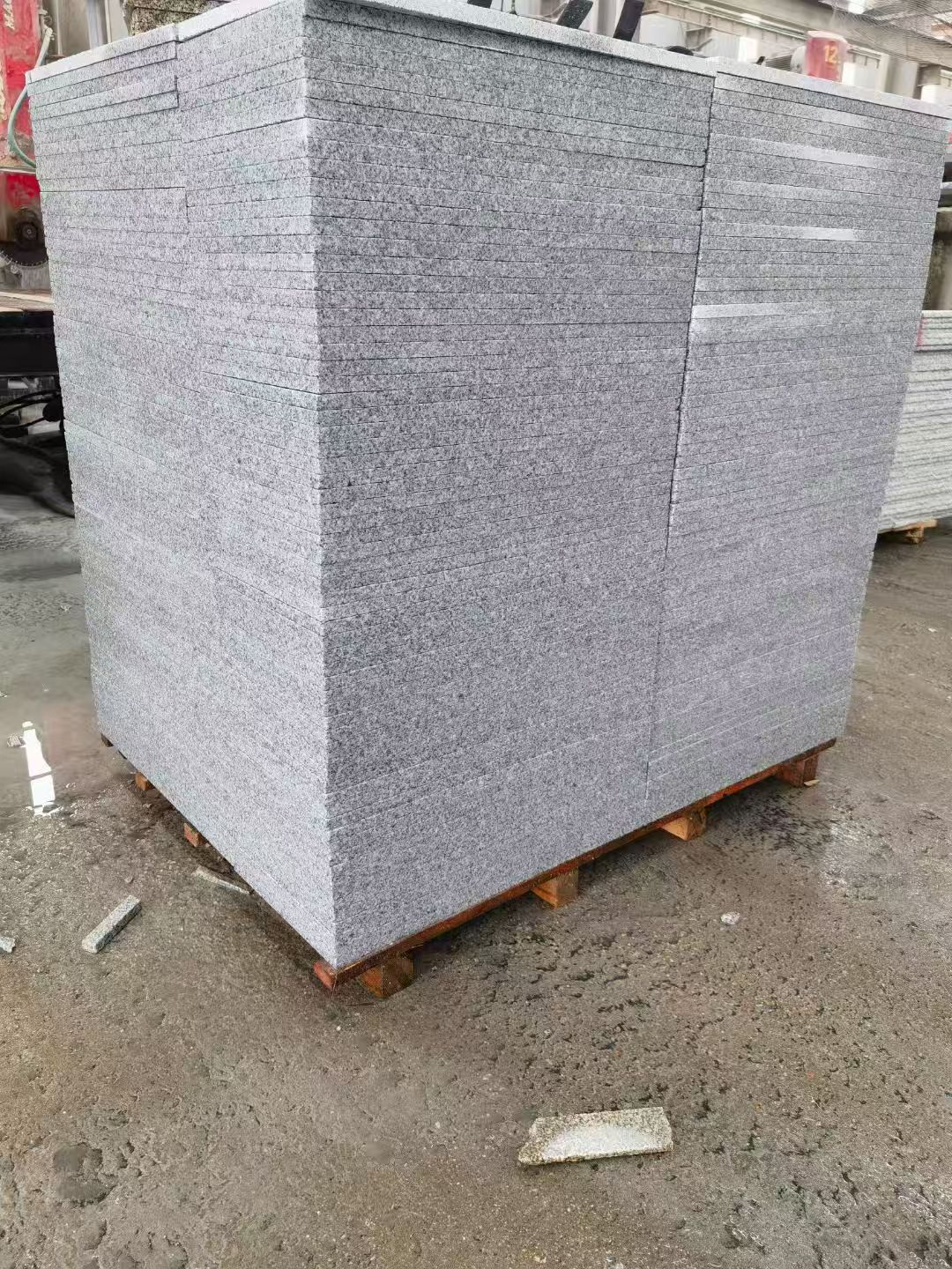 阳江 芝麻白火烧面1.8厚300*600地铺石，尺寸标准，厚薄均匀