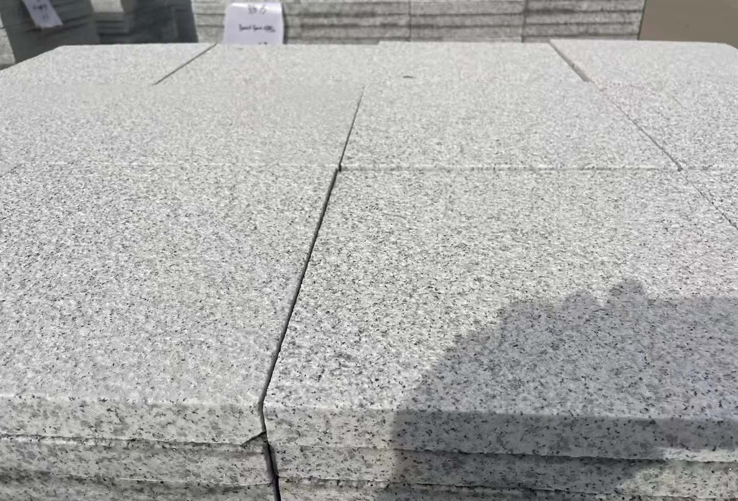 阳江 白麻花岗岩石材推荐 荔枝面地铺石