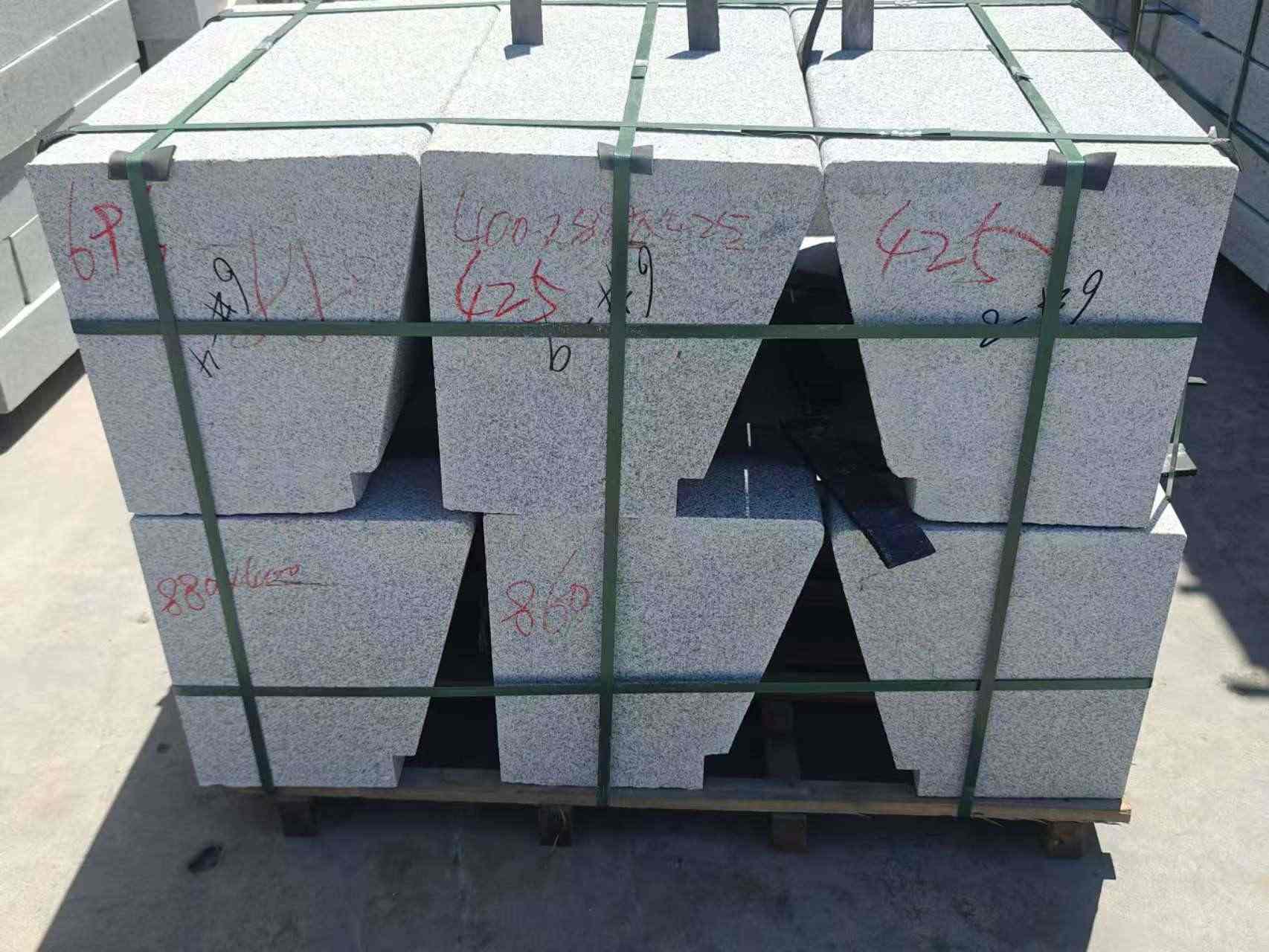 阳江 芝麻白异形坐凳，石凳