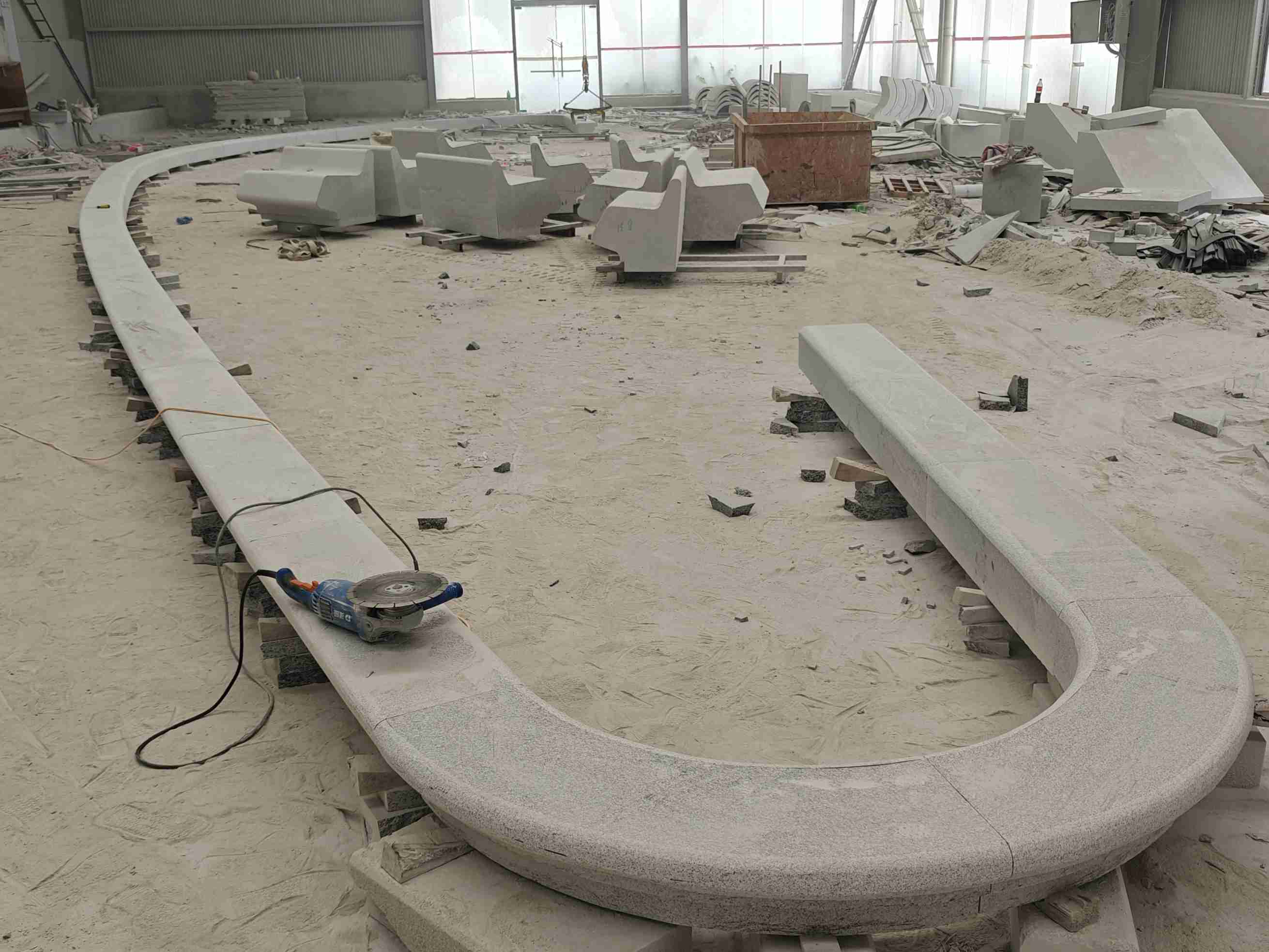 阳江 芝麻白花岗岩弧形花坛石，坐凳石