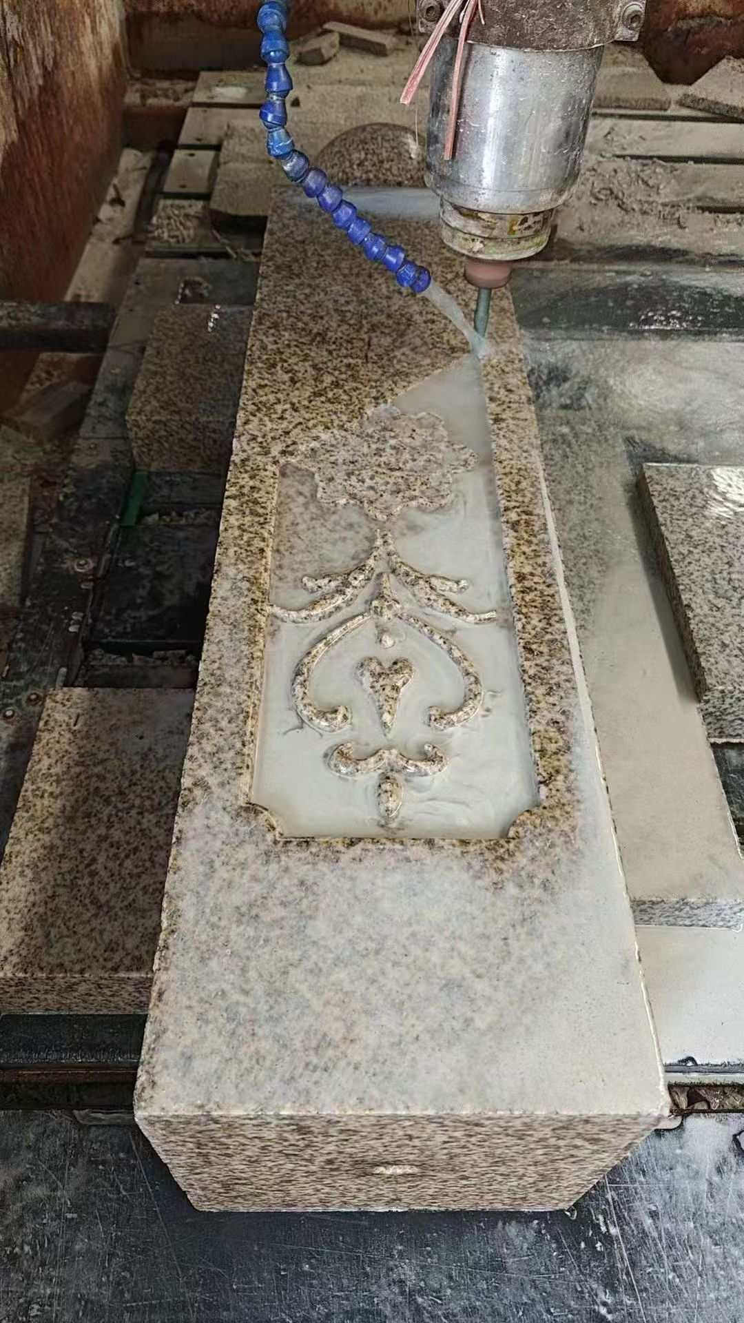 阳江 黄金麻花岗岩异形加工雕刻栏杆大柱