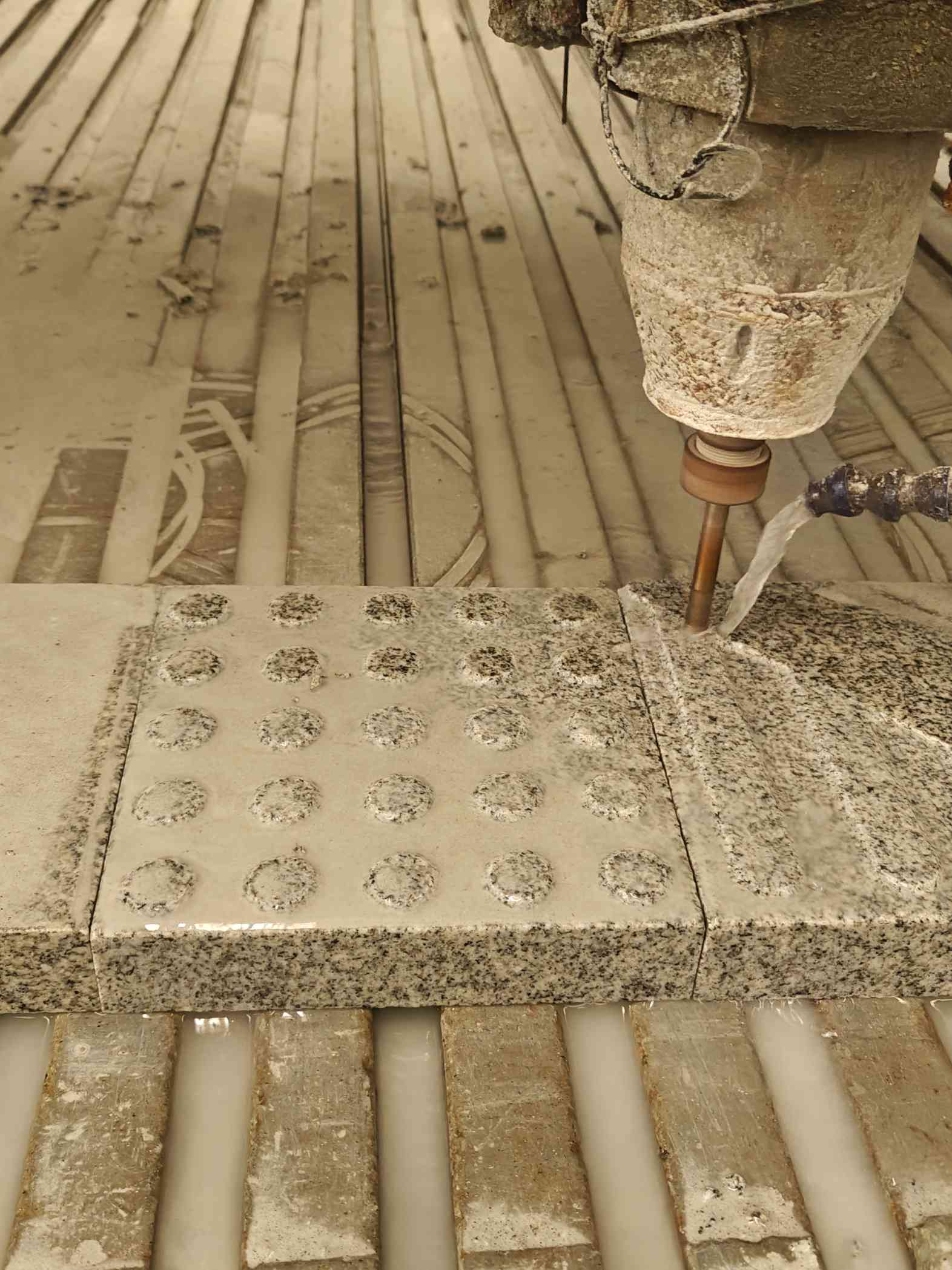 阳江 芝麻白花岗岩石材盲人石、盲道石、盲点石