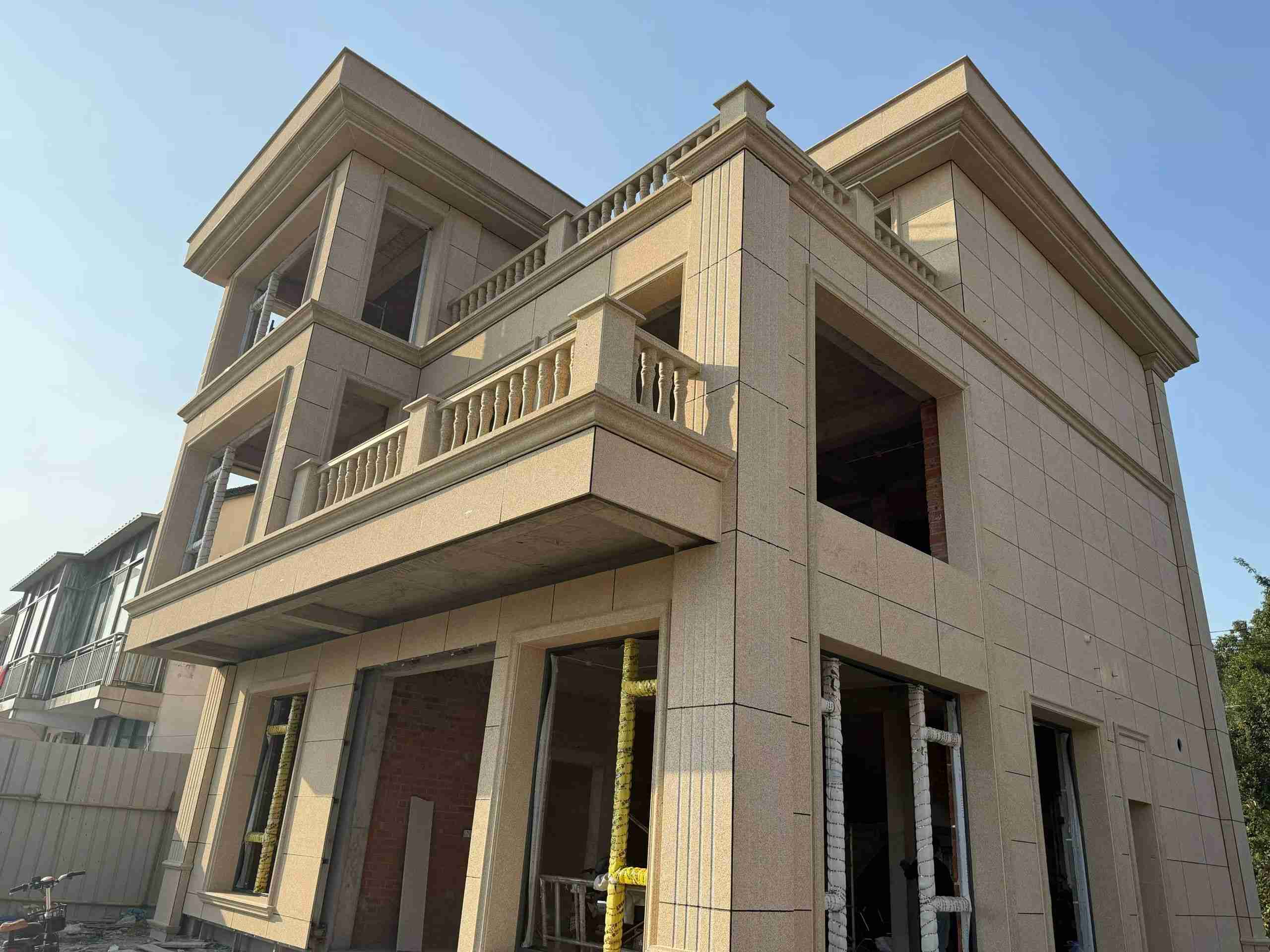 阳江 黄金麻花岗岩石材荔枝面外墙干挂效果展示