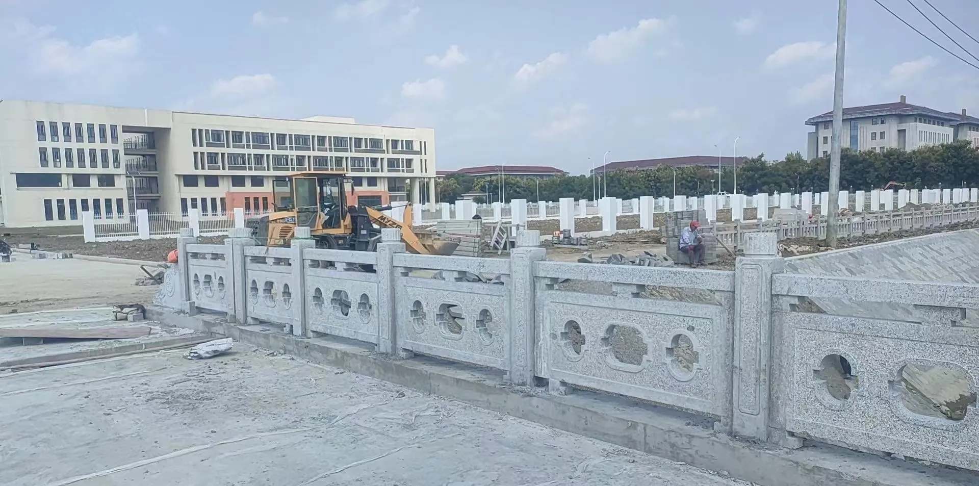 阳江 白麻花岗岩荔枝面河道栏杆