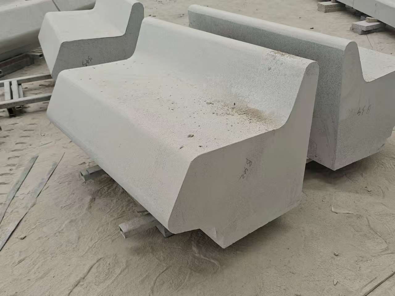 阳江 芝麻白花岗岩异形坐凳，石凳