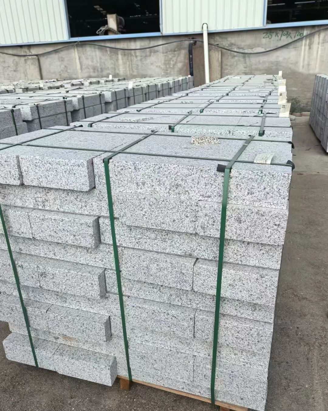 阳江 白麻花岗岩路沿石，弧形路沿石，道牙石，马路牙子，界石，路缘石，平沿石，直岩石，平缘石等