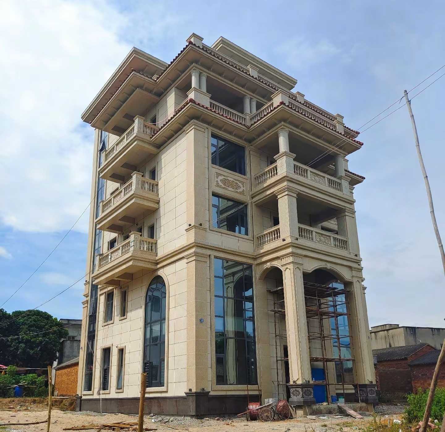 阳江 黄金麻花岗岩石材别墅外墙干挂搭配（雕花栏杆花瓶柱门楼罗马柱）