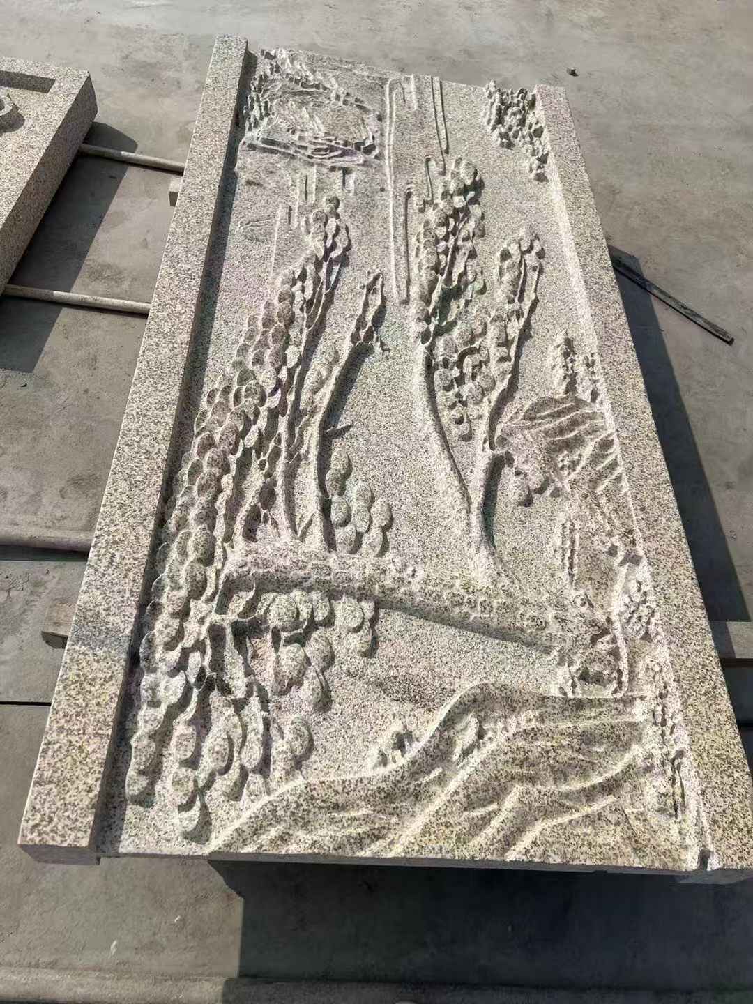 阳江 黄金麻雕刻板浮雕迎客松