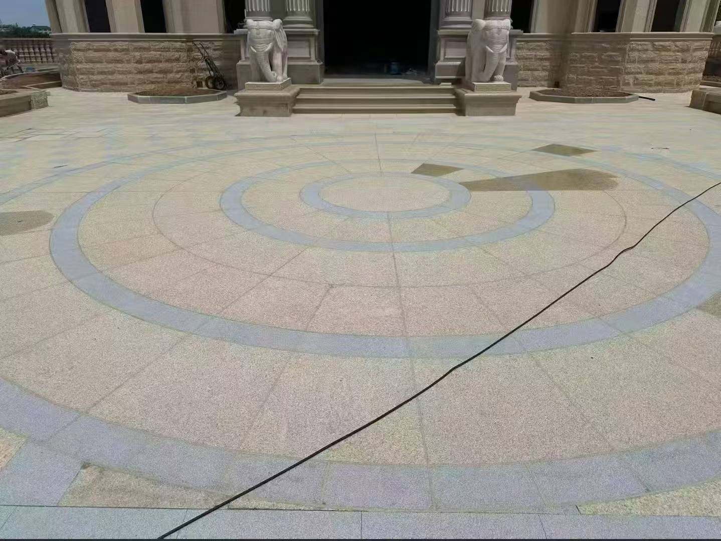 阳江 黄金麻芝麻灰花岗岩石材地铺拼接效果