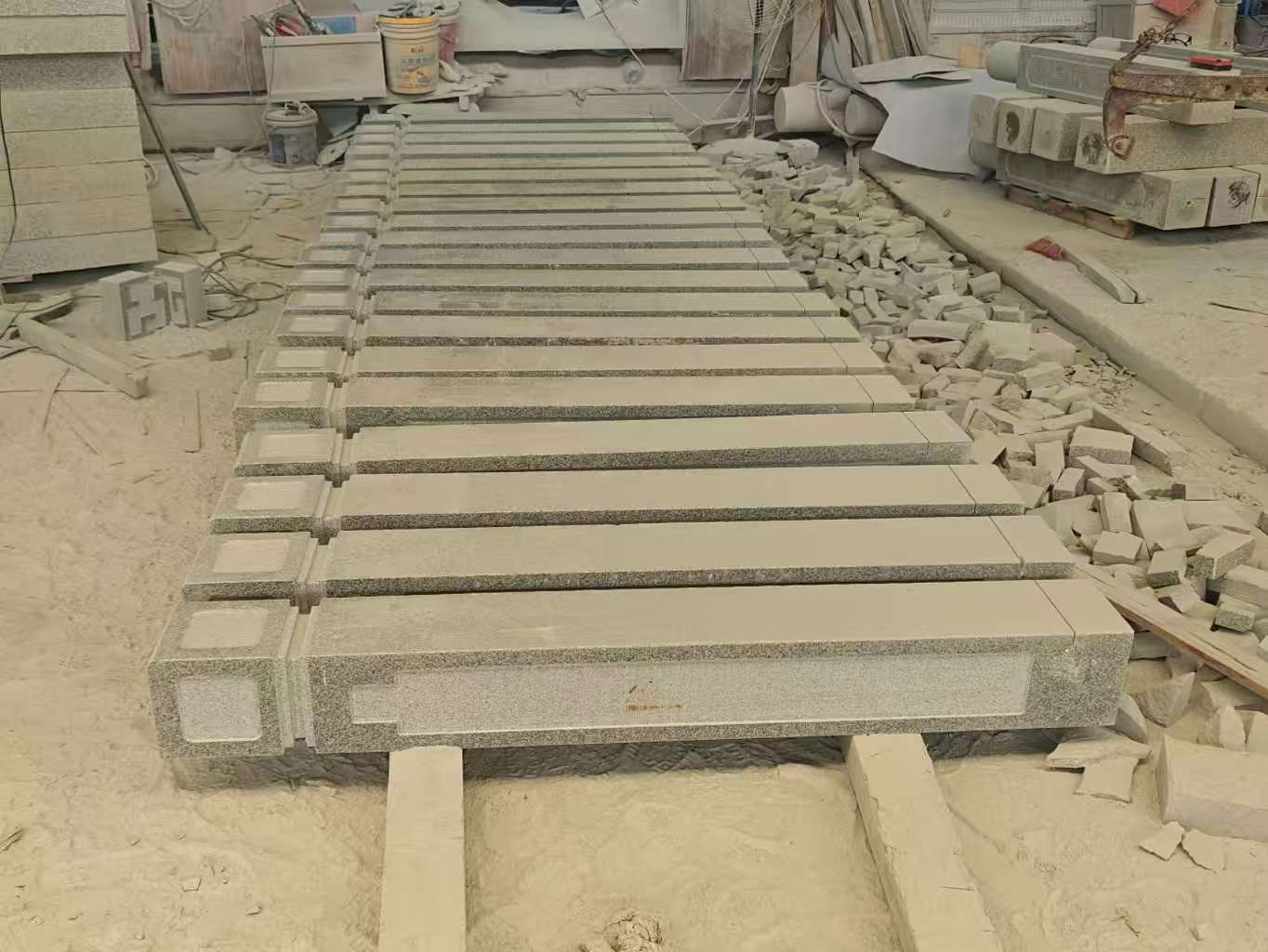 阳江 芝麻白异形加工雕刻-栏杆大柱，方柱