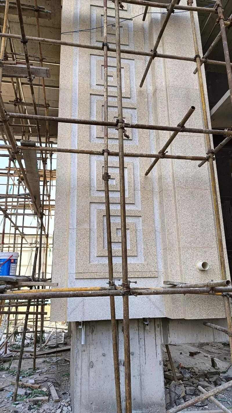 阳江 黄金麻花岗岩别墅外墙干挂回纹造型效果