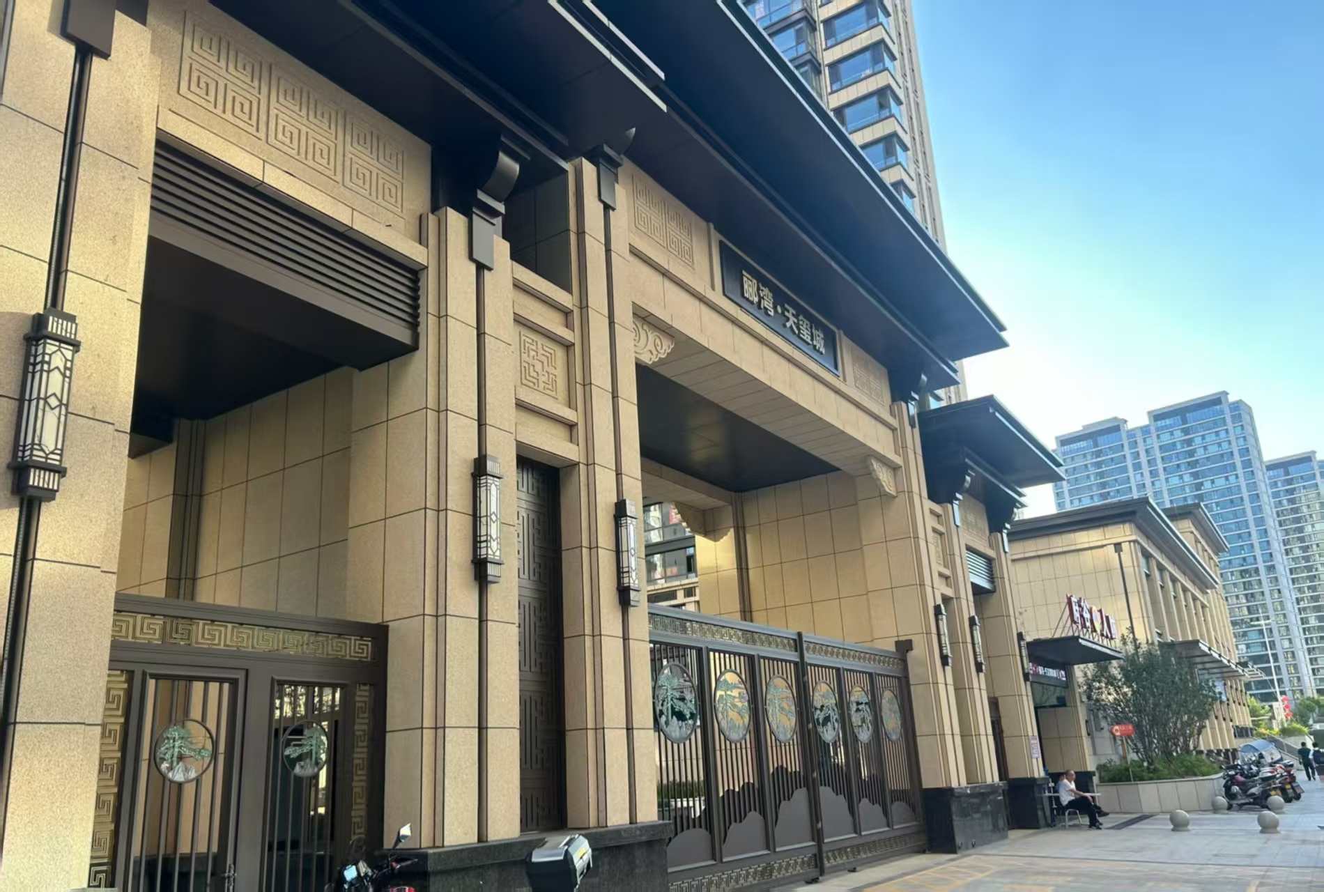 阳江 黄金麻花岗岩荔枝面小区门楼外墙干挂