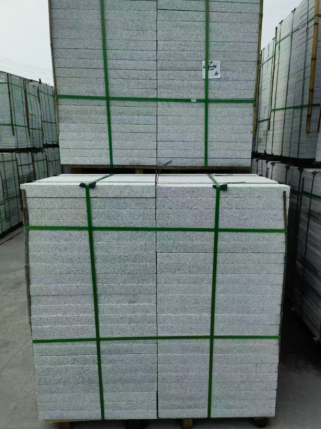 阳江 芝麻白火烧，园林广场市政工程地铺石，1.8~5.0厚均有现货