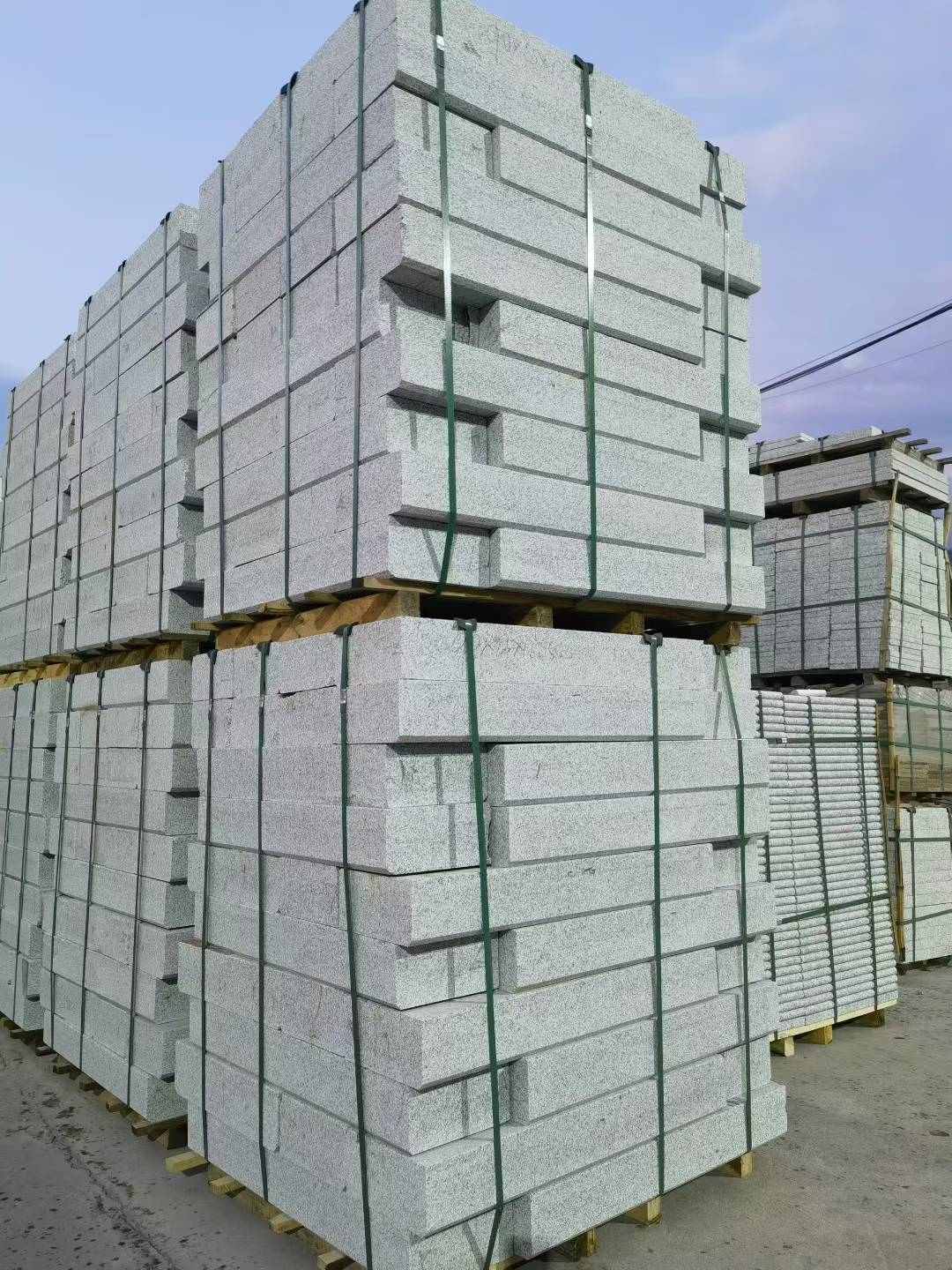 阳江 芝麻白花岗岩路沿石，路缘石，路肩石，道牙，立缘石，马路牙子，街沿石，侧石等