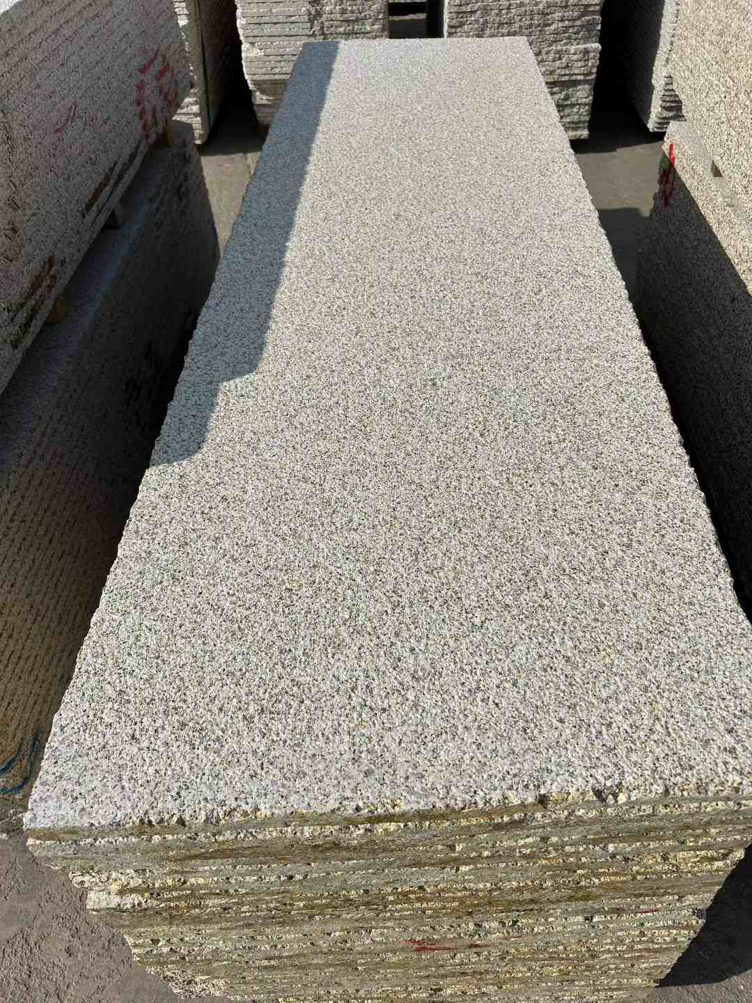 阳江 黄金麻花岗岩荔枝面毛板，半成品