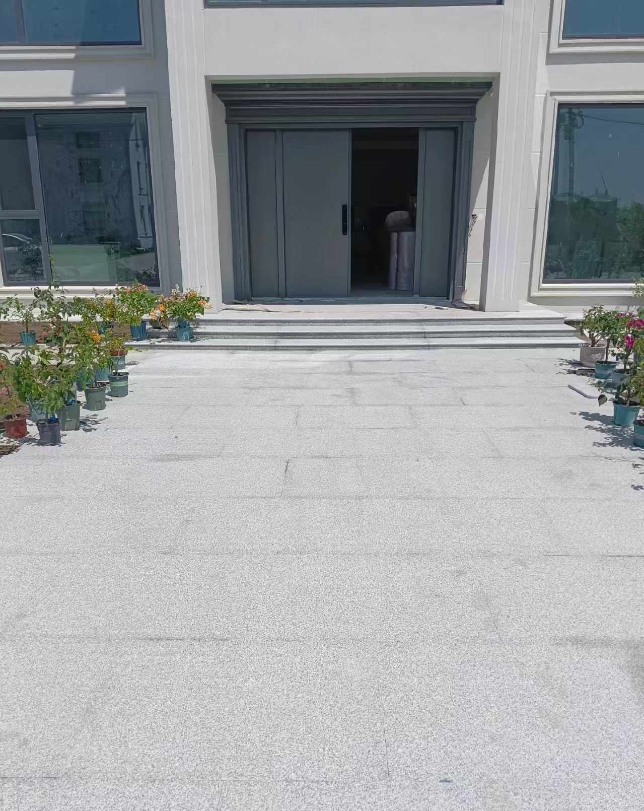 阳江 芝麻白花岗岩地铺石地面铺装