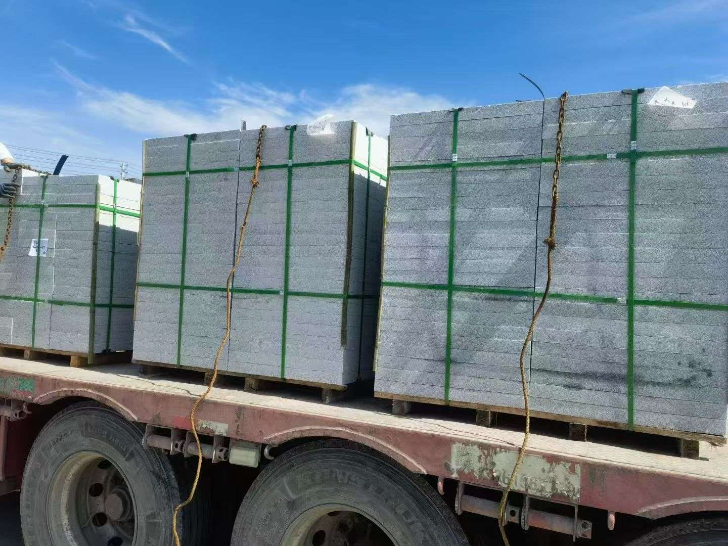 阳江 芝麻白花岗岩地铺石装车日常