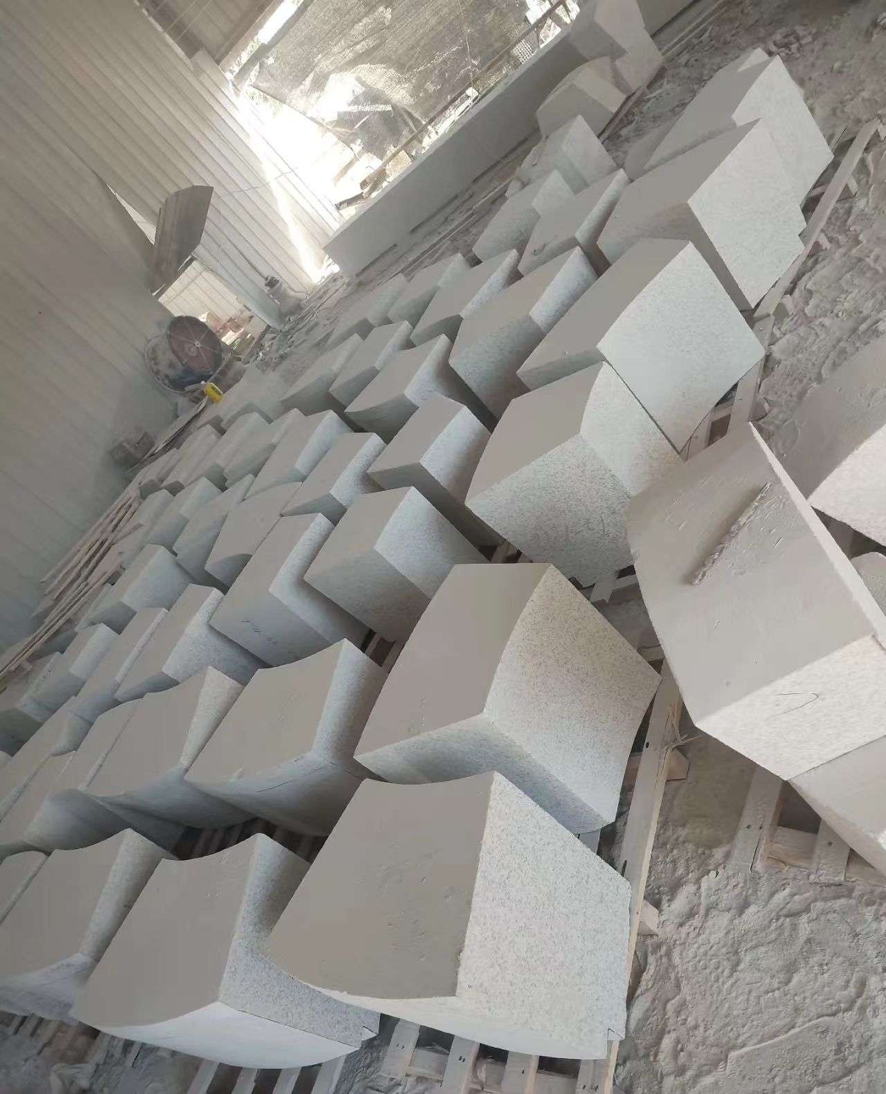 阳江 白麻花岗岩异形坐凳