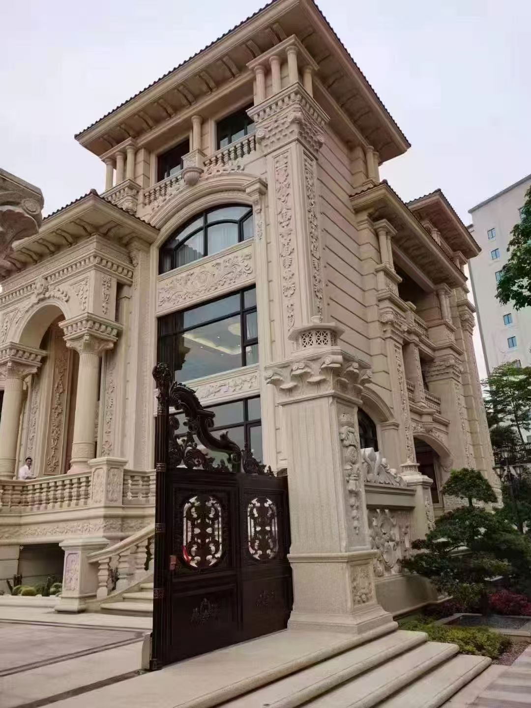 阳江 黄金麻花岗岩别墅外墙干挂效果展示