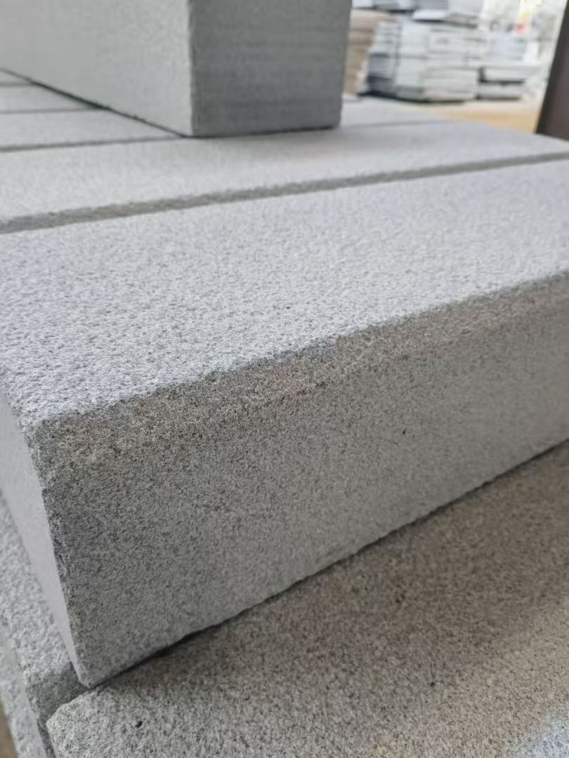 阳江 芝麻灰荔枝面路沿石