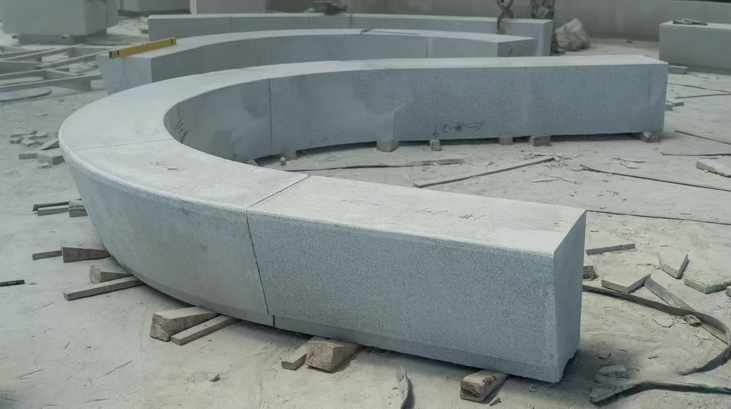 阳江 芝麻白花岗岩光面弧形坐凳