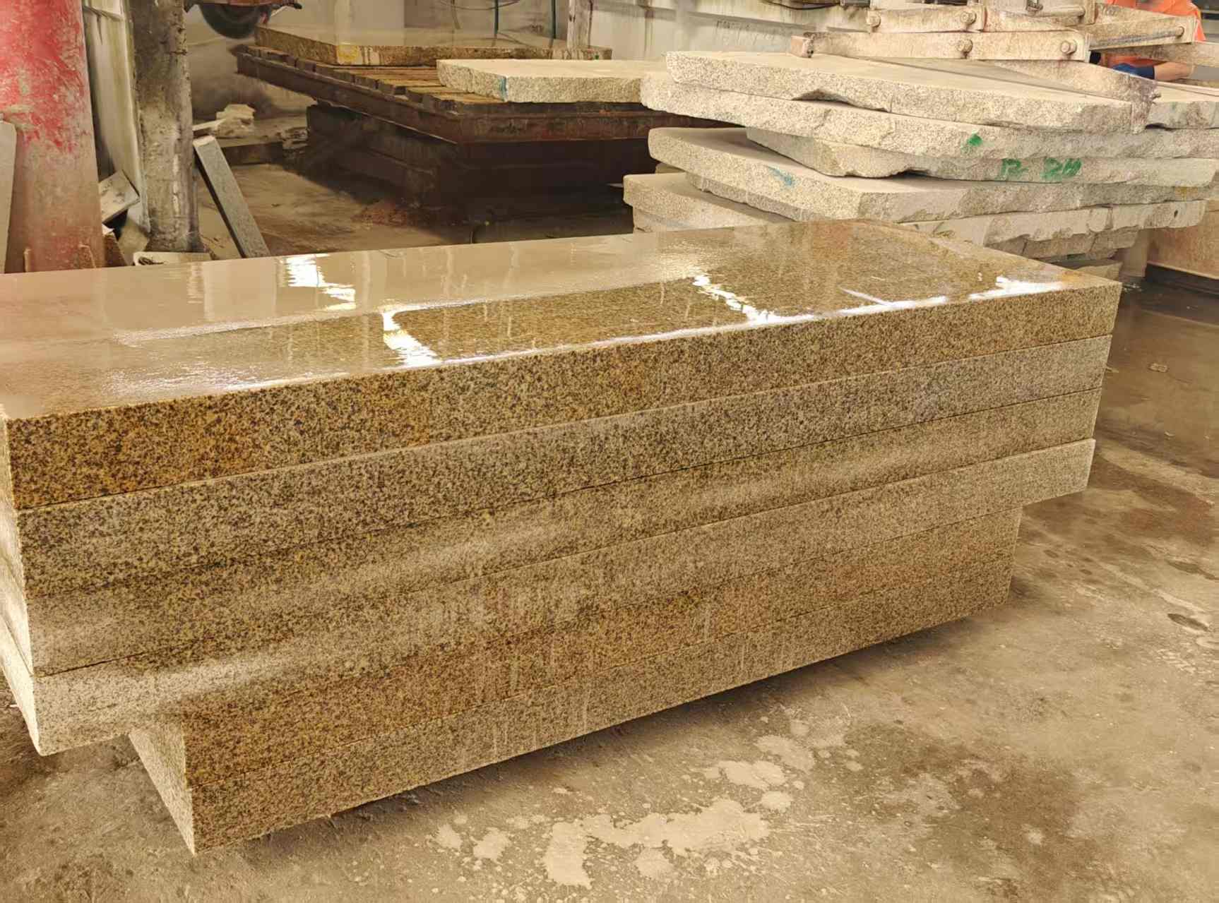 阳江 黄金麻栏杆料半成品加工中